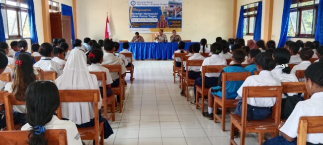 Dit Binmas Polda Nusa Tenggara Timur Lakukan Sosialisasi Bahaya Narkoba, Kenakalan Remaja, dan Tertib Lalu Lintas Di SMPN 1 Kupang Tengah