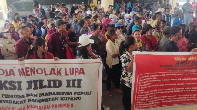 Aliansi Pemuda Dan Mahasiswa Peduli Masyarakat Kabupaten kupang Gelar Aksi "Seroja menolak lupa".