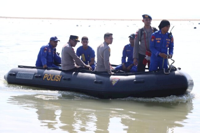 Kapolda NTT Gelar Bantuan Sosial Di Wilayah Kecamatan Sulamu Selama 1 Hari