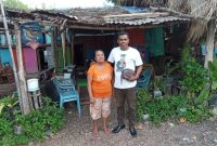 Foto: Pengusaha UMKM pantai Sulamanda, Yakomina Ulijewa saat bertemu 