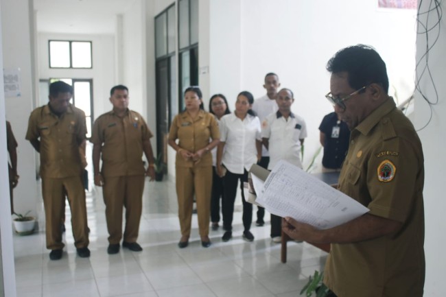 Lakukan Sidak Kedisiplinan ASN. PJ Bupati Kupang: Mari Laksanakan Tugas Dengan Baik