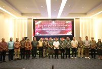 Foto: Ketua dan Anggota Komisioner KPU Kabupaten Kupang pose bersama PJ. Bupati Kupang serta undangan lainnya. 
