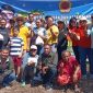 Foto: Pose bersama usai lakukan giat panen jeruk Keprok di lokasi perkebunan Agrowisata desa Fatumonas. 