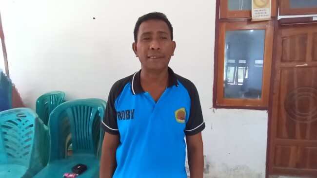 Membludak, 1001 KPM Di Desa Oebelo Antri Terima Bantuan Beras.