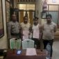 Foto: 2 Pelaku pembunuhan Desa Naitae saat berada di ruang tahanan Polres Kupang. 