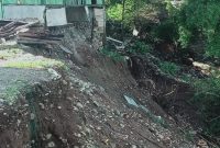 Foto: Rumah warga Kelurahan Takari yang terdampak Longsor. 