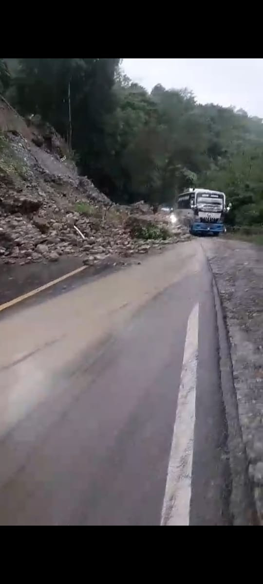Longsor Di KM 77 Batu Putih, Jalan Timor Raya Kembali Lumpuh 
