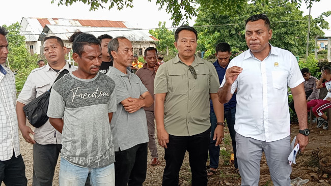 Turun Tangan! Anggota DPRD Kabupaten Kupang Mediasi Pemblokiran Akses Jalan Oleh Warga Desa Lifuleo