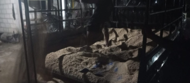 Diduga Kades Tablolong Lakukan Penambangan Pasir Laut Secara Ilegal, Warga Resah!