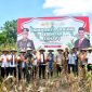 Foto: pose bersama usai panen jagung. 