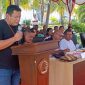 Foto: Kepala Bank NTT Cabang Oelamasi, Richardus Adven Dhada (berdiri, kaos hitam) saat memberikan pemaparan terkait Layanan CMS. 