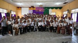 Foto: Bupati dan Wakil Bupati Kupang serta pimpinan OPD saat mengikuti kebaktian minggu sekaligus perhadapan Panitia prosesi Paskah. 