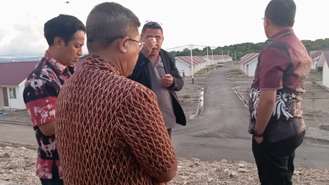 Tinjau Perumahan 2100 Bagi Eks Pejuang Timor Timur, Bupati Yosef Lede Puji Kualitas Bangunan