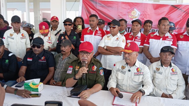 Foto: Ketua Forum Komunikasi Pejuang Timor Timur, Eurico Guterres saat melakukan konferensi Pers, Sabtu (7/6) 