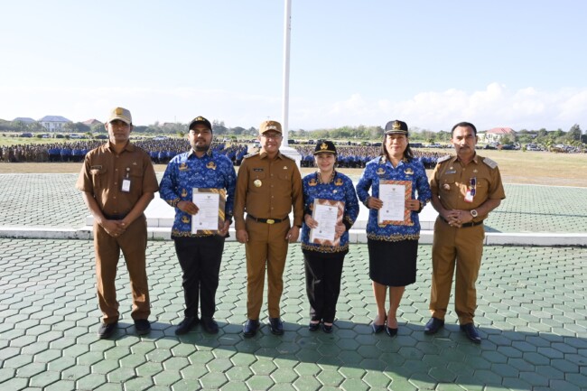 Bupati Yosef Lede Serahkan 2.229 SK PPPK Tahap 1