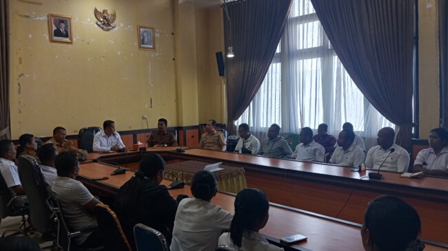 Tuntut Kejelasan Status Honorer, Sejumlah Guru Kode R3 Bertemu Staf Khusus Bupati Kupang