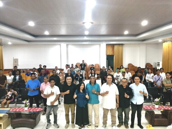 Foto: Panitia Prosesi Paskah Pemuda Kristen Kabupaten Kupang saat berpose bersama peserta, pada moment Technical meeting, Senin (23/03/2026)