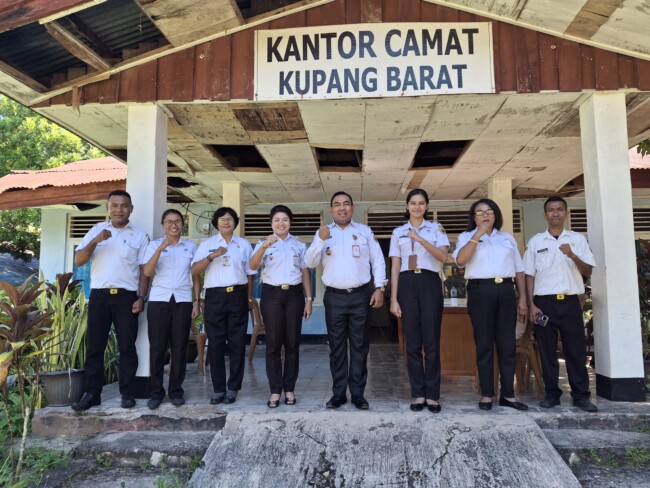 Jemput Bola, DPMPTSP Kabupaten Kupang Jadikan Kecamatan Kupang Barat Pionir Layanan Perizinan Mandiri 