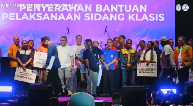 Kejutan di Momen Paskah: Gandeng Jurnalis Kritis, Pemkab Kupang Serahkan Hibah 700 Juta untuk 14 Klasis 1 Kejutan di Momen Paskah: Gandeng Jurnalis Kritis, Pemkab Kupang Serahkan Hibah 700 Juta untuk 14 Klasis