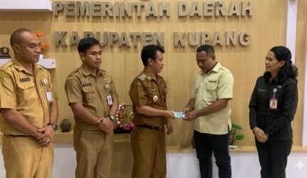 Bukan Gertakan Sambal, Pegawai P3K di Kupang Bayar Denda KTR Usai Kedapatan Merokok