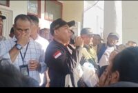 Foto: Hendrikus Djawa saat memimpin aksi demonstrasi dana Seroja .