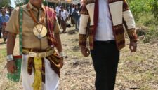 Foto: Moment kebersamaan Sekertaris DPD PSI Kabupaten Kupang, Absalom Buy saat bersama Bupati Kupang, Yosef Lede, pada upacara peringatan Hardiknas 2026. Batakte (02/05/2026)