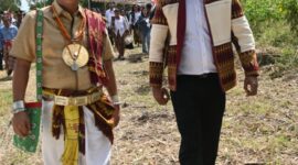 Foto: Moment kebersamaan Sekertaris DPD PSI Kabupaten Kupang, Absalom Buy saat bersama Bupati Kupang, Yosef Lede, pada upacara peringatan Hardiknas 2026. Batakte (02/05/2026)