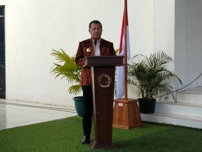 Foto: Bupati Kupang, Yosef Lede, SH., saat memberikan sambutan dalam Rakor Lembaga adat