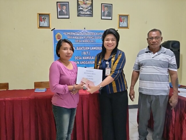 Pemdes Manulai 1 Salurkan BLT Dana Desa Tahap I, Camat Kupang Barat Ingatkan Warga Soal Cek Kesehatan Gratis 1 Pemdes Manulai 1 Salurkan BLT Dana Desa Tahap I, Camat Kupang Barat Ingatkan Warga Soal Cek Kesehatan Gratis