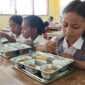 Foto: Siswi SDN Pitay saat menikmati MBG.