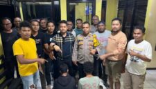 Foto: Aparat gabungan Satreskrim Polres Kupang dan Polsek Fatuleu usai meringkus pelaku aksi pelemparan batu di Camplong.
