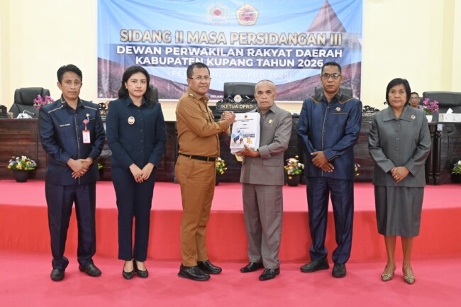 Bupati Kupang Serahkan Ranperda Pertanggungjawaban Pelaksanaan APBD Tahun Anggaran 2025 ke DPRD