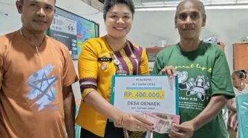 Pemdes Oenaek Salurkan BLT Dana Desa untuk 24 KPM, Camat Kupang Barat Tekankan Hal Ini.!