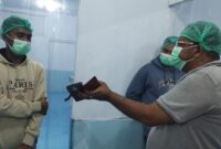 Foto: Ahli Gizi SPPG Sillu (kiri) dan Anggota DPRD Kabupaten Kupang fraksi Gerindra, Yusuf Tanu(kanan) saat sidak, Rabu 3 Juni 2026.