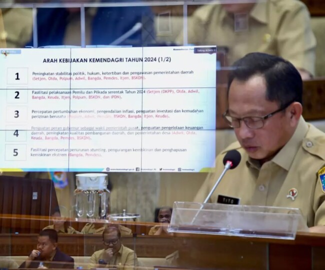 Foto: Mendagri, Tito Karnavian saat mengikuti RDP bersama Komisi II DPR RI, Senin 8 Juni 2026