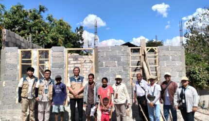 Pastikan Program BSPS Tepat Sasaran, Inspektur I Kemen PKP Tinjau Langsung Progres Pembangunan di Desa Tanah Putih