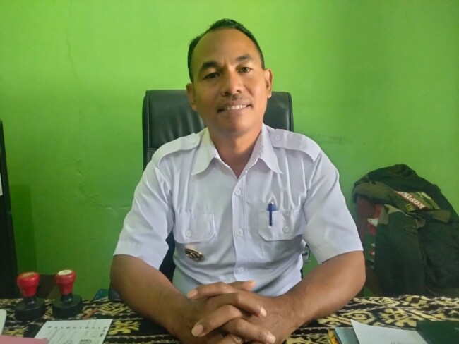 Foto: Kepala Desa Tanah Merah, Lazarus M. Dillak