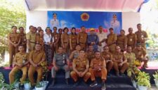 Foto: Bupati Kupang bersama pimpinan DPRD Kabupaten Kupang foto bersama Camat dan Sekretariat Kupang Barat.