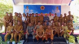 Foto: Bupati Kupang bersama pimpinan DPRD Kabupaten Kupang foto bersama Camat dan Sekretariat Kupang Barat.
