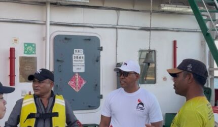 Pesisir Bolok-Semau Tercemar Oli Bangkai Kapal, Absalom Buy Desak PT Nusalindo Ganti Kerugian 
