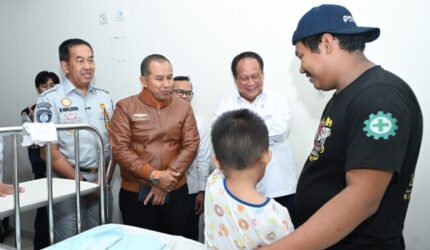 Wamenhub dan Dirut Jasa Raharja Tinjau Penanganan Korban Kebakaran KM Mutiara Sentosa II di RS PHC Surabaya