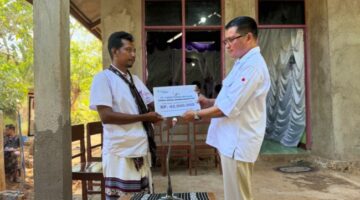 Benteng bagi Pekerja Rentan: PT TOM Salurkan JMK Rp42 Juta dan Beasiswa S1 di Desa Kuanheun