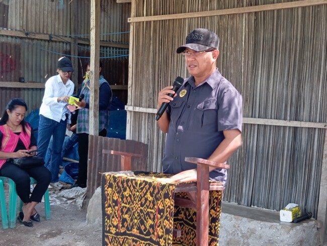 Foto: Bupati Kupang, Yosef Lede, S.H., di Desa Sumlili, Selasa (25/08/2026)