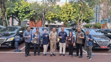 Lobi Gesit Bupati Yosef Lede Berbuah Manis, Boyong Hibah 7 Unit Mobil Innova dan Dental Kit dari Kemenkeu
