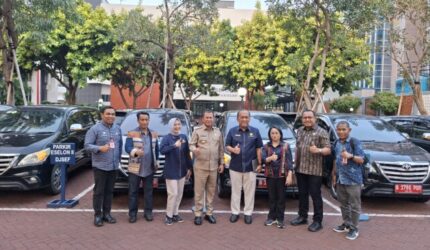 Lobi Gesit Bupati Yosef Lede Berbuah Manis, Boyong Hibah 7 Unit Mobil Innova dan Dental Kit dari Kemenkeu