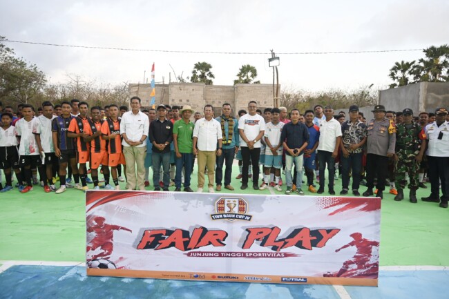 Buka Uitiuh Tuan Cup 4, Bupati Kupang Tegaskan Sportivitas dan Komitmen Jaring Bakat Lokal Semau