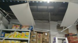 Foto: Kondisi atap dan plafon minimarket yang dibobol