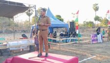 Foto: Bupati Kupang, Yosef Lede, S.H., saat memberi sambutan dalam pembukaan turnamen Kades Kuanheun Cup V