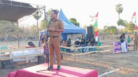 Foto: Bupati Kupang, Yosef Lede, S.H., saat memberi sambutan dalam pembukaan turnamen Kades Kuanheun Cup V