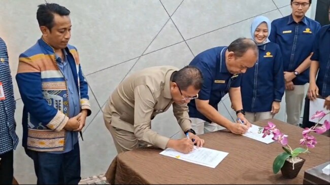 Lobi Gesit Bupati Yosef Lede Berbuah Manis, Boyong Hibah 7 Unit Mobil Innova dan Dental Kit dari Kemenkeu